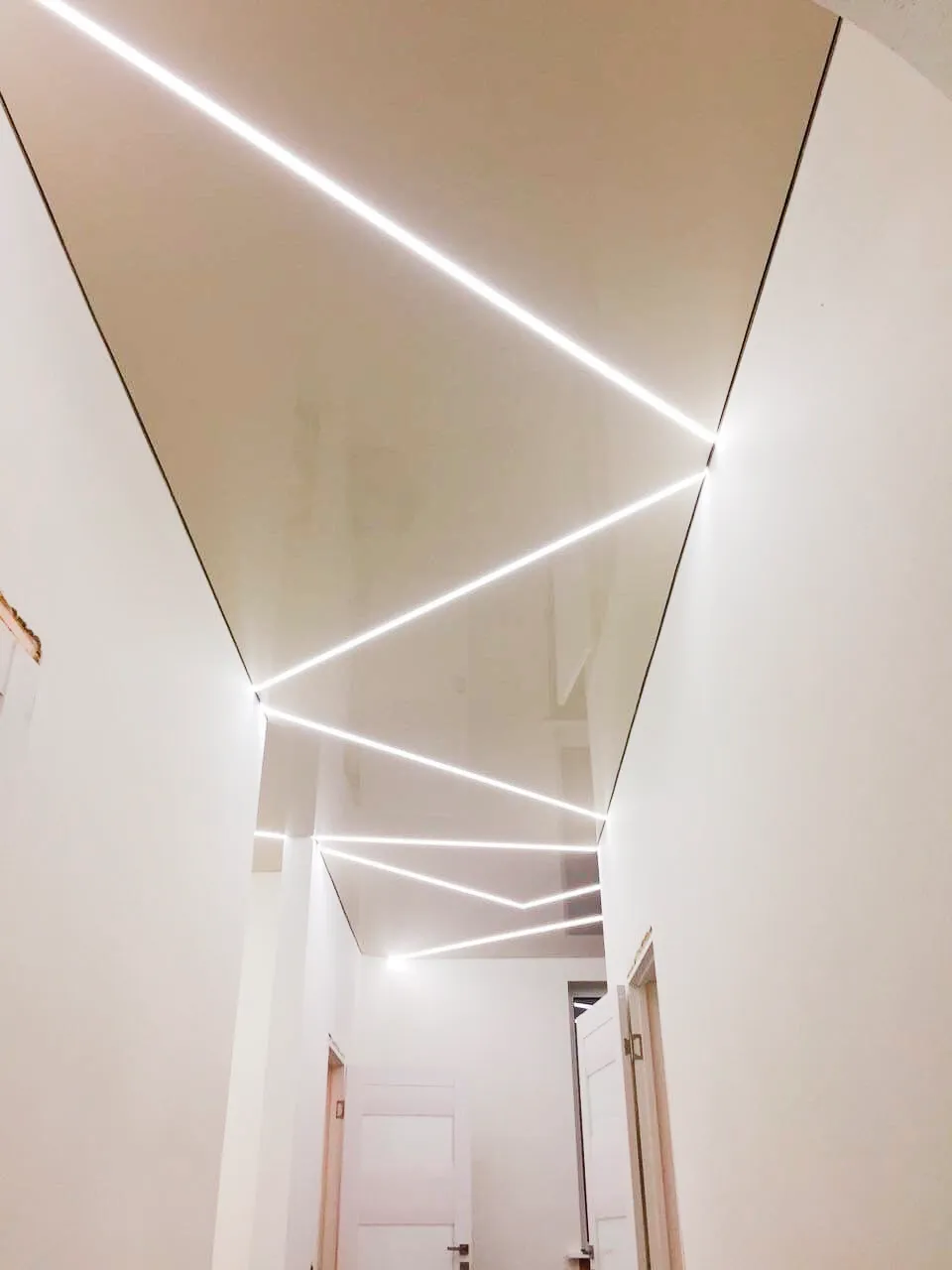 Натяжные потолки со световыми линиями - Тобольск